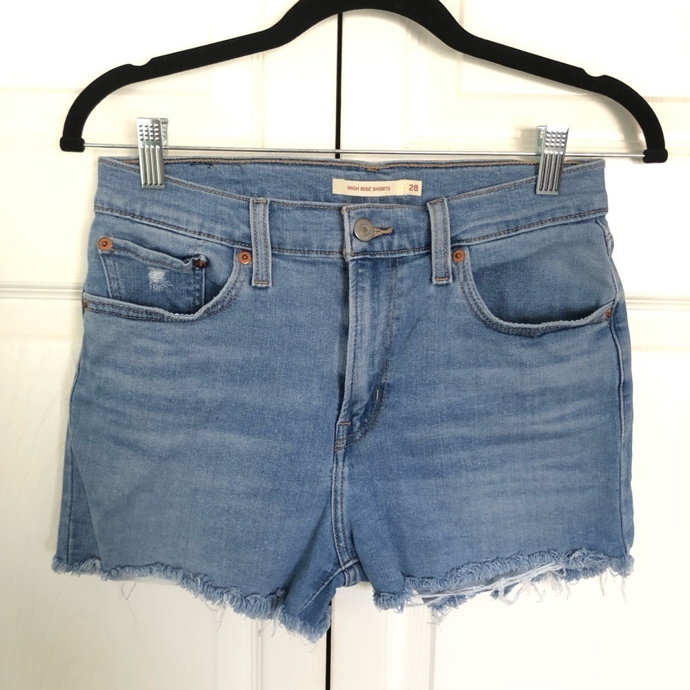 Light Washed High Rise Cut Off Levi’s Jean Shorts Size 28